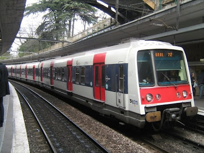 Essonne : une adolescente poussée sous le RER RER B